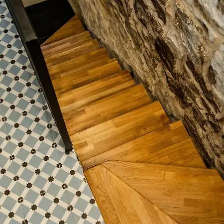 No.5 Luxury 公寓 *